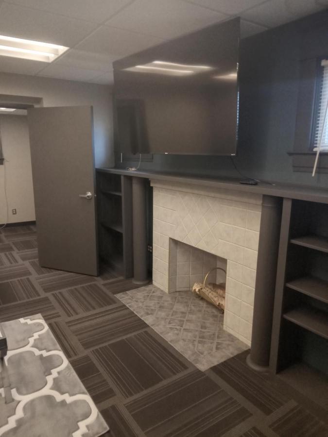 E. Michigan Walk Up Furnished 2 Bedroom Apt Lansing Eksteriør billede