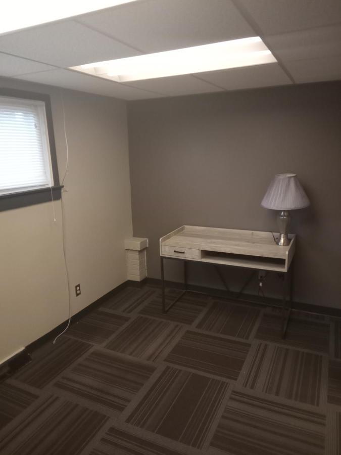E. Michigan Walk Up Furnished 2 Bedroom Apt Lansing Eksteriør billede