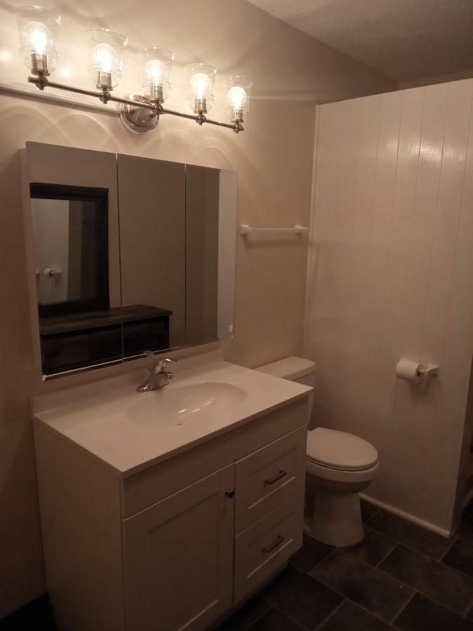E. Michigan Walk Up Furnished 2 Bedroom Apt Lansing Eksteriør billede