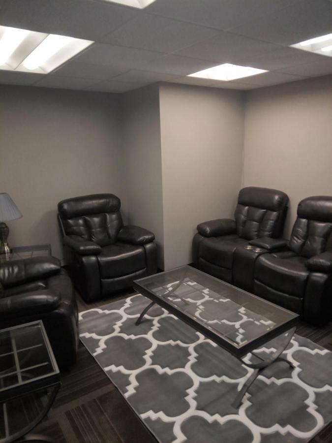 E. Michigan Walk Up Furnished 2 Bedroom Apt Lansing Eksteriør billede