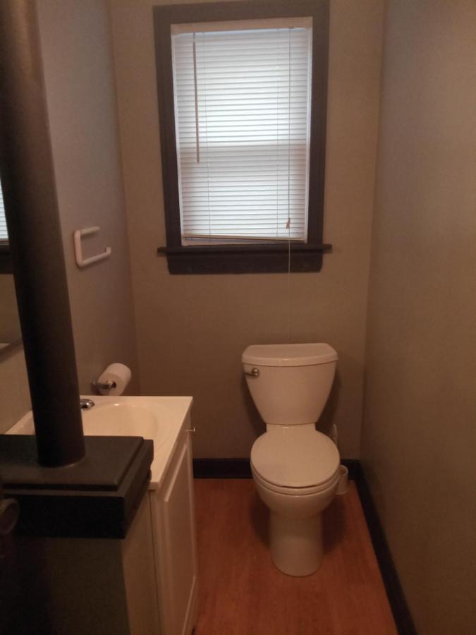 E. Michigan Walk Up Furnished 2 Bedroom Apt Lansing Eksteriør billede