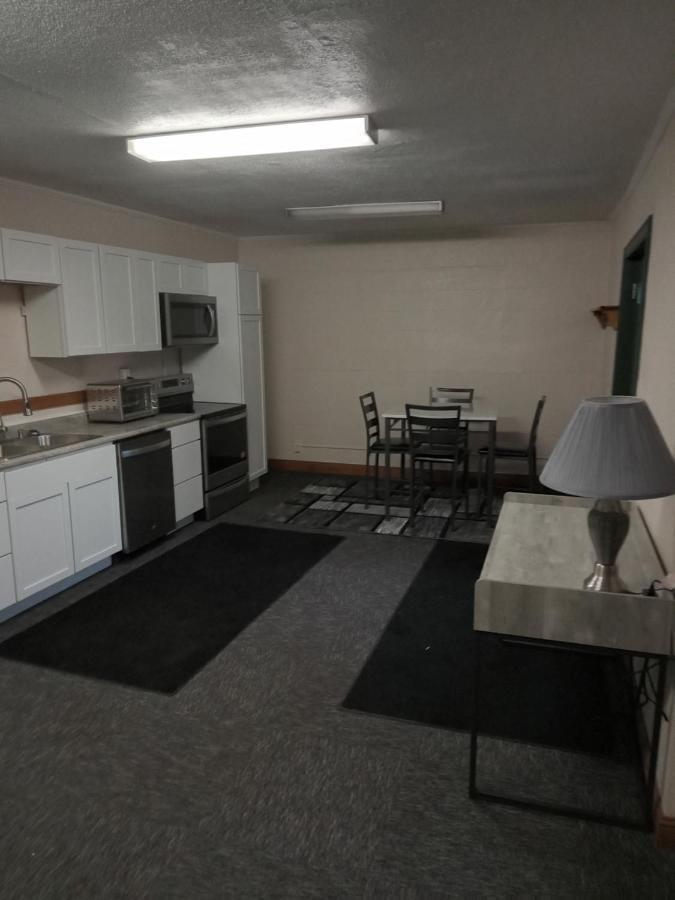E. Michigan Walk Up Furnished 2 Bedroom Apt Lansing Eksteriør billede