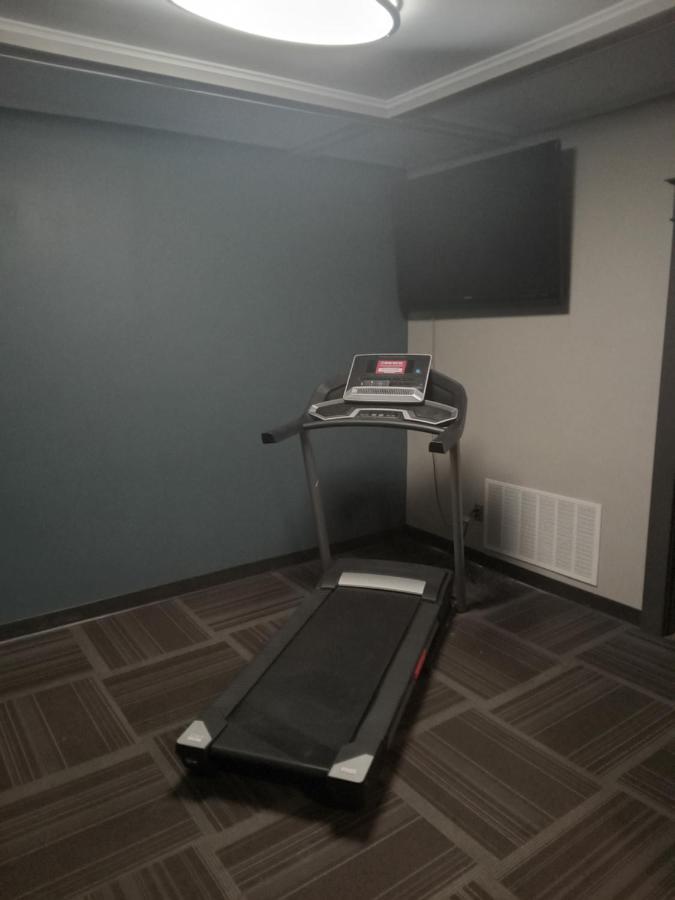 E. Michigan Walk Up Furnished 2 Bedroom Apt Lansing Eksteriør billede