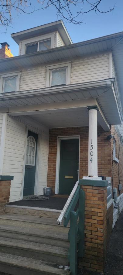 E. Michigan Walk Up Furnished 2 Bedroom Apt Lansing Eksteriør billede